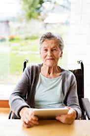 Resultado de imagem para mulher idosa