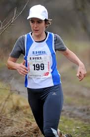 Über 3000 und 5000 Meter führt sie die Bestenliste im Kreis an: Irene Bell (LG BSN).