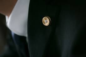 Image result for 弁護士バッジ