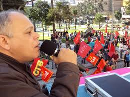 Para Milton Alves, presidente do PCdoB-PR, é importante a união dos movimentos sociais contra a crise, ... - dsc04959