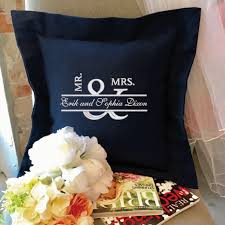 Vaizdo rezultatas pagal užklausą „wedding pillows“