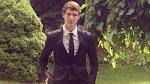 Eighteen-year-old Canadian man fatally shot after using cellphone.