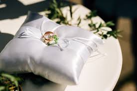 Vaizdo rezultatas pagal užklausą „wedding pillows“