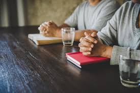 Image result for foto de pessoasrezando