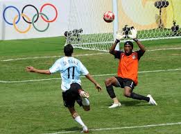 T�RK OYUNCUDAN YILIN GOL�