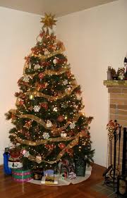مجموعة صور لأجمل ـشجرة عيد الميلاد - صفحة 5 Images?q=tbn:ANd9GcTRlUZO2I2wBZIFLFEN6G1Sjd-_U97vVlQatMQsY91JAlH6fZEg