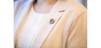 Image result for 弁護士バッジ