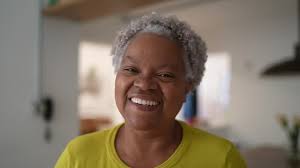 Resultado de imagem para mulher idosa