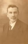 Robert Jones as a young man. - images?q=tbn:ANd9GcTWxx088sr5ZFW3SBzB1r5yLobfQXvodEU_ryuFlc3TLJuha9xEY8z_fh4