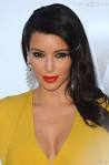 Les boucles d'oreilles comme seul bijou ! Kim Kardashian assume la tendance, ... - 736665-a-637x0-2