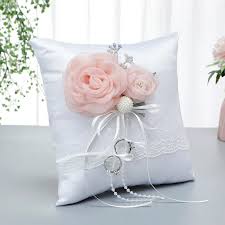 Vaizdo rezultatas pagal užklausą „wedding pillows“