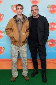 Image result for Maclaren Techno XT Naomi Watts and Liev Schreiber taking a stroll with son, Sasha