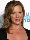 Elizabeth Perkins Picture 0