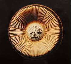 Image result for 弁護士バッジ