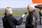 TV reporter interviews public - via Daymix