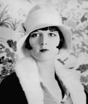 http://upload.wikimedia.org/wikipedia/commons/1/17/Louise_Brooks_detail_ggbain.32453u.jpg