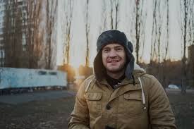 Картинки по запросу Молодой человек в шапке