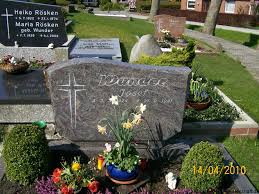 Grab von Josef Wunder (03.07.1924-21.09.1991), Friedhof Critzum