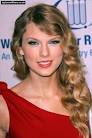 Photo : Taylor Swift Blue Dress Mean - 450_taylor-swift-eif-women-cancer-889473838