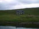 NN2863 : Loch Chiarain bothy - via Daymix