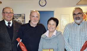 Heinrich Bueb (von links) würdigte die Verdienste von Gerd Kanstinger, Gertrud Bühler und Gustav Großklaus in der Jahreshauptversammlung des Tennisvereins ...
