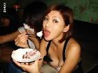 Tavani Hu 胡嘉爱 acting cute