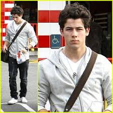 nick jonas Images?q=tbn:ANd9GcTksu65J8LzhbJVNCuXE0a3y9LnRq04PB_PKaBf_7wmAm95zqomKQ