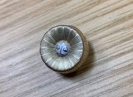 Image result for 弁護士バッジ