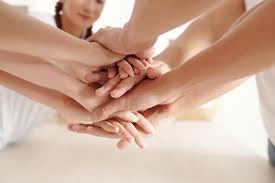 Image result for foto de fazendo caridade