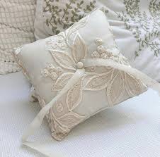 Vaizdo rezultatas pagal užklausą „wedding pillows“