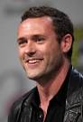 And Irishman Jason O'Mara? Love him. But as the Italian cop Morelli? - Jason%20O%20Mara%202011%20WonderCon%20Day%203%20JVA9AdV1Gxel