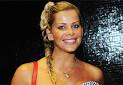 Karina Bacchi é contratada