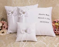 Vaizdo rezultatas pagal užklausą „wedding pillows“