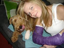 gipsverband.de - arm bandages - Kelly broke her wrist, Bernie hurt his paw