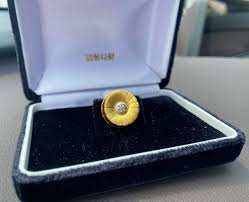 Image result for 弁護士バッジ