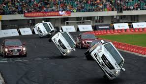 Atraksi Sejumlah Mobil Cadillac dalam Vday`s Performance | Tempo Foto