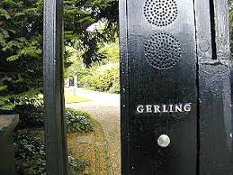 36 Parkstraße 55 - Zufahrt zur Marienburg - ab den 30er Jahren Wohnsitz von Hans Gerling, heute Management-Schule des Gerling-Konzerns.