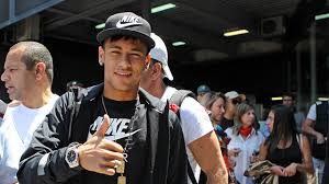 Neymar chega a Barcelona e vai para o Camp Nou - Futebol - R7