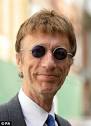 Robin Gibb dead: Bee Gees singer and disco pioneer dies aged 62 ...