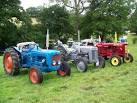 Vintage tractors, Melbury - via Daymix