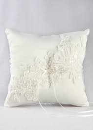 Vaizdo rezultatas pagal užklausą „wedding pillows“