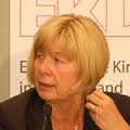 Die bisherige Präses, Barbara Rinke, freut sich über das klare Ergebnis der ...