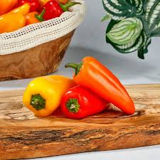 Afbeeldingsresultaat voor baby yellow sweet pepper