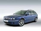 voiture dans un champ