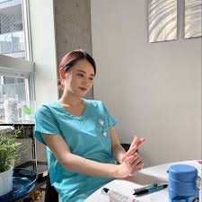 Image result for 17歳の現役看護学生