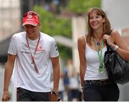 Isabelle Reiss (nửa kia của Timo Glock). Bong hong cua cac ngoi sao F1 Jenni Dahlman (Kimi Raikkonen). - 11081898-8
