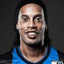ronaldinho ga&uacute;cho pronunciation