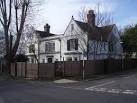 haunted house in England - via Daymix