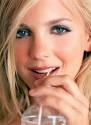 http://www.thehollywoodnews.com/wp-content/uploads/2010/03/anna-faris.jpg