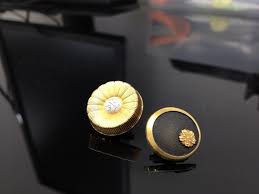 Image result for 弁護士バッジ